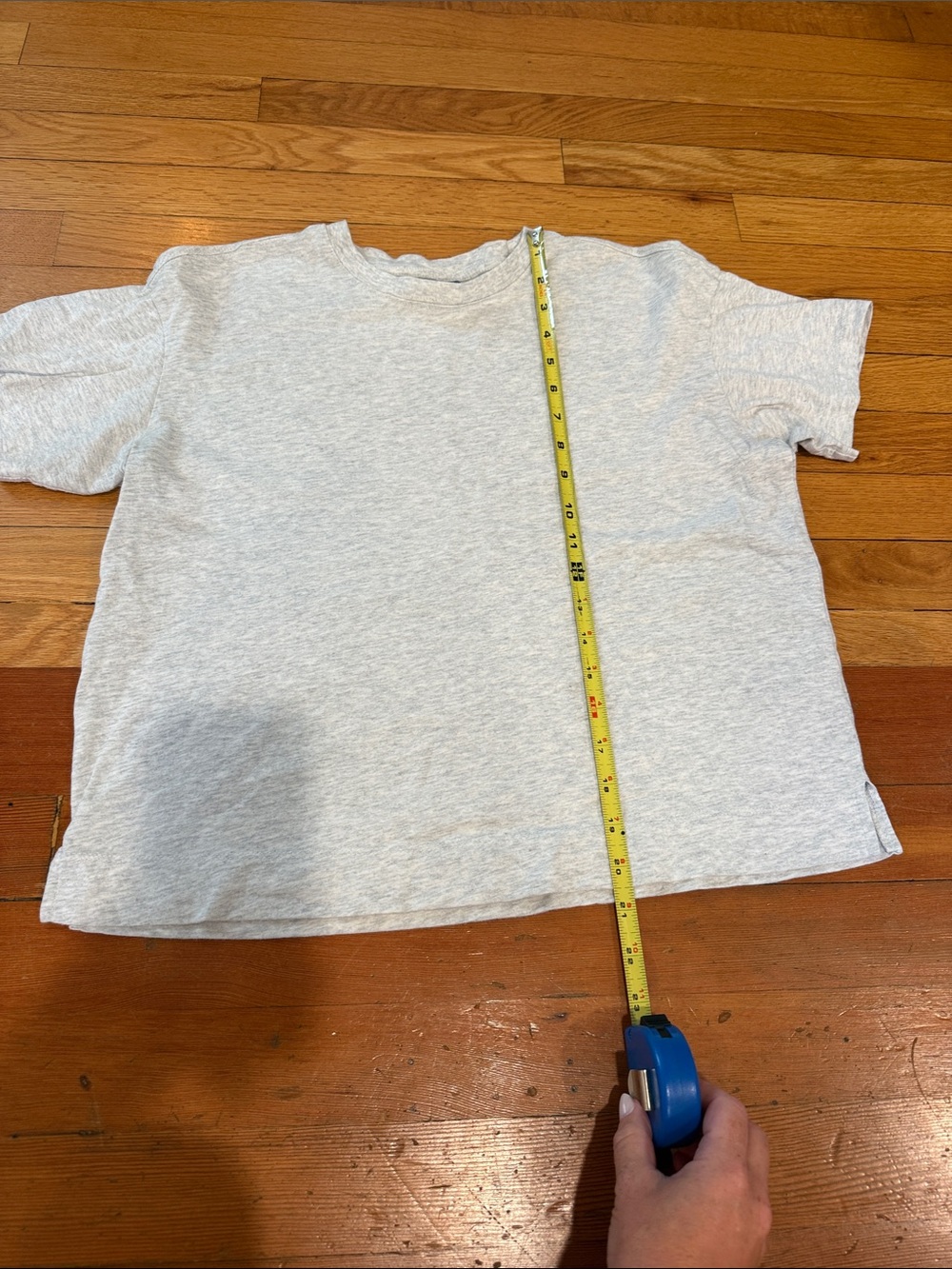 Old Navy Heather Gray Cropped Short-Sleeve Crew Tee - Picture 4 of 8